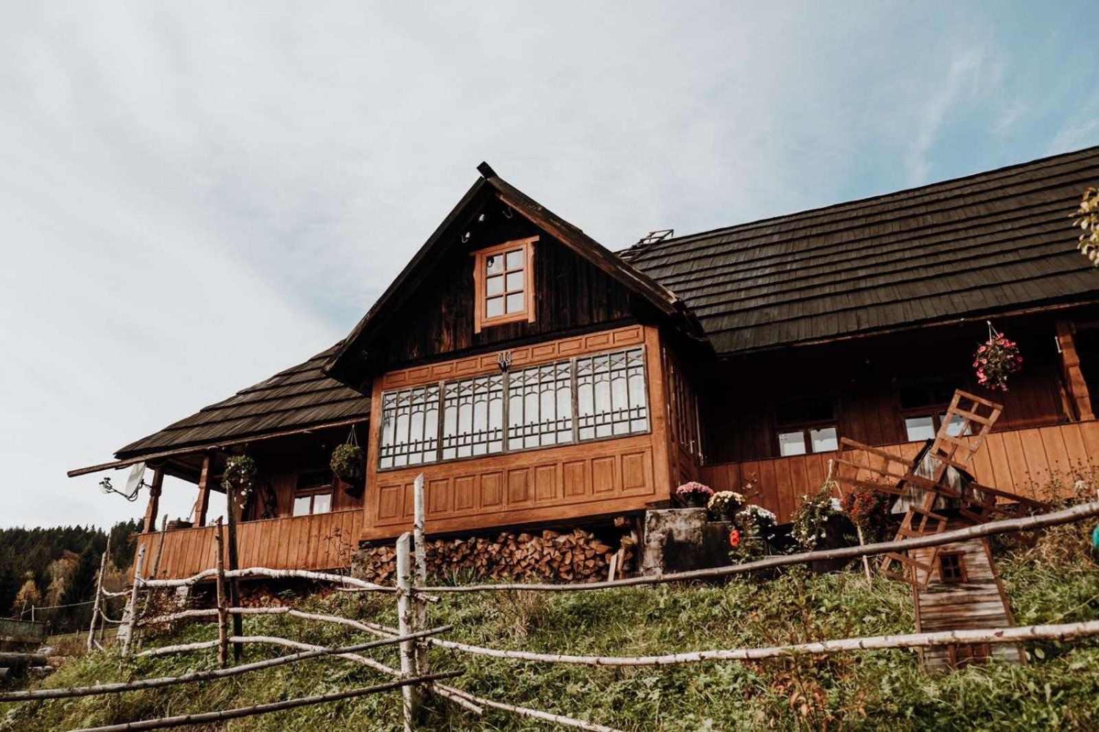 Приватна Садиба "Світлиця Гуцульщини" Vorokhta Exterior photo